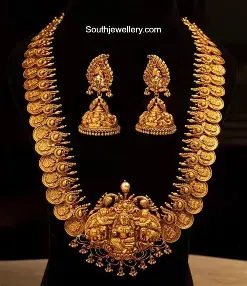 A traditional Gold Kasulaperu or Kasu Mala coin necklace.