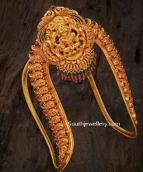 A traditional Gold Vanki or Bajuband armlet.